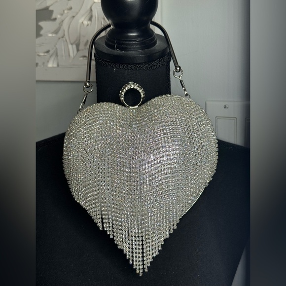 Elegant Silver & Crystal Heart-Shaped Evening Bag - Picture 5 of 5